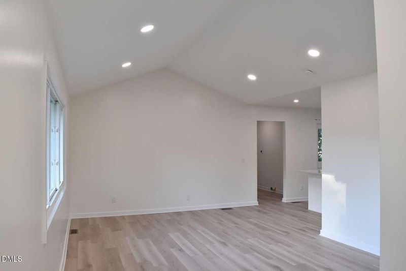 208 S Saint John St, Burlington, NC 27217