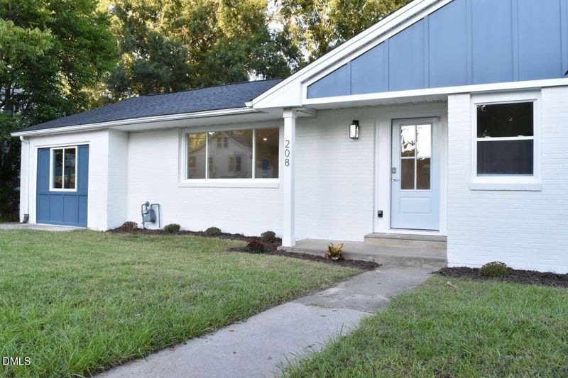 208 S Saint John St, Burlington, NC 27217