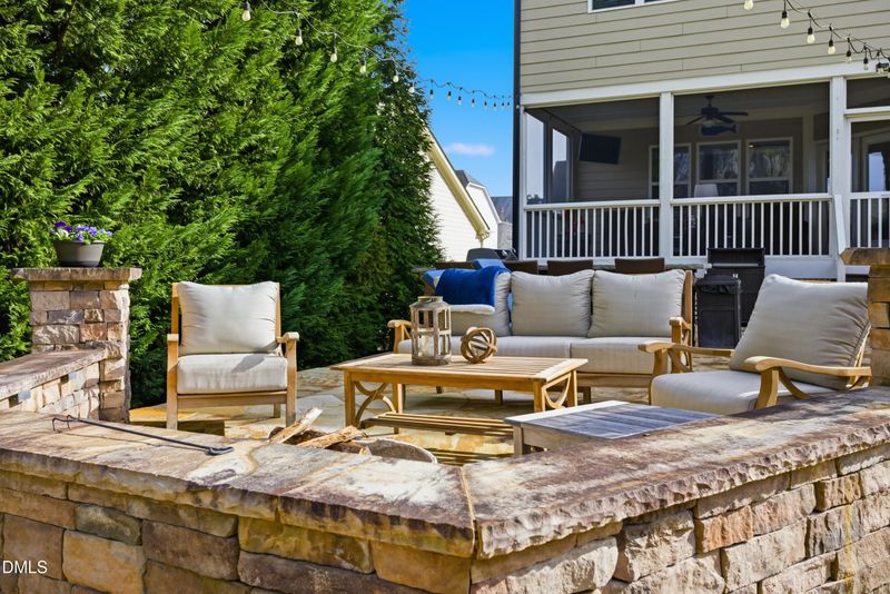 209 Ashdown Forest Ln, Cary, NC 27519