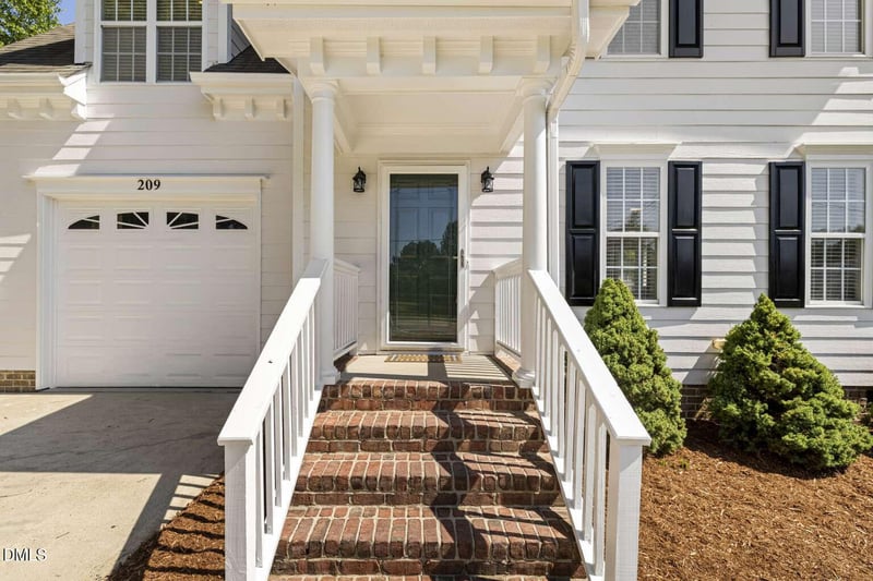 209 James St, Apex, NC 27502