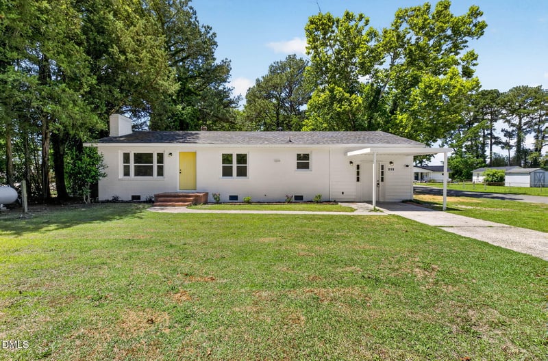 210 E Crestview Dr, Smithfield, NC 27577
