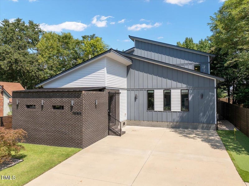210 W Horne St, Clayton, NC 27520