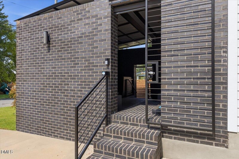 210 W Horne St, Clayton, NC 27520