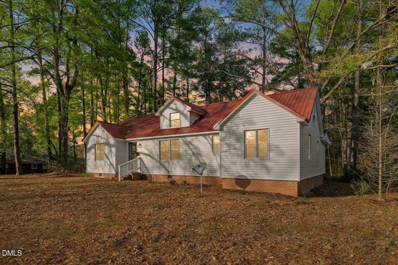 210 N Monroe Ave, Sanford, NC 27330