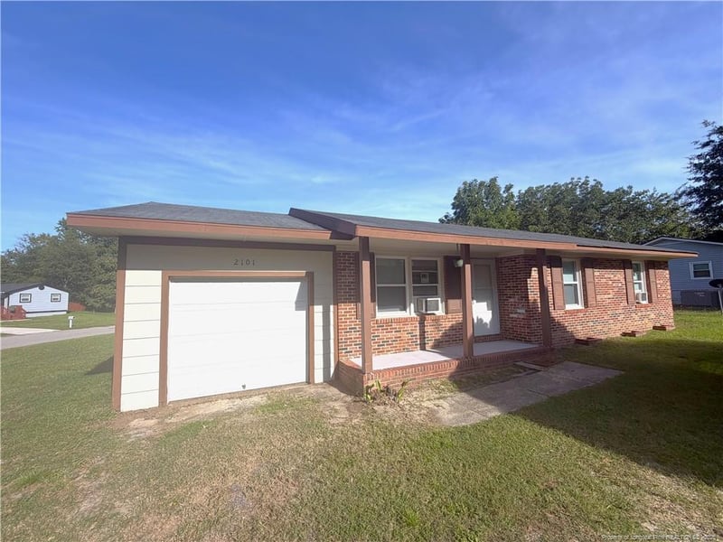 2101 Decor St, Fayetteville, NC 28304