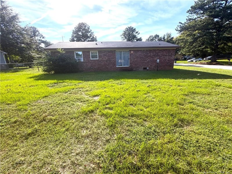 2101 Decor St, Fayetteville, NC 28304