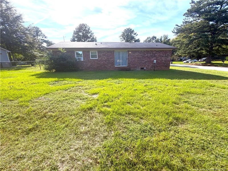 2101 Decor St, Fayetteville, NC 28304
