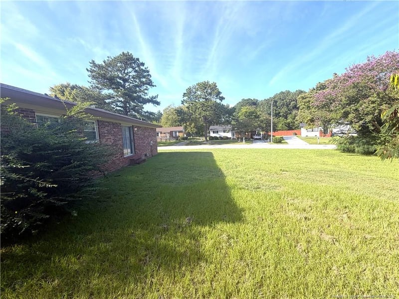 2101 Decor St, Fayetteville, NC 28304