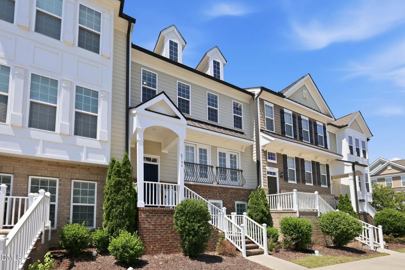 2104 Peakside Dr, Apex, NC 27523