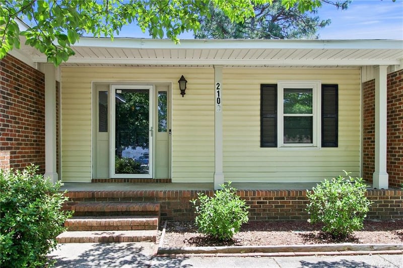 2109 Hollyridge Pl, Fayetteville, NC 28304