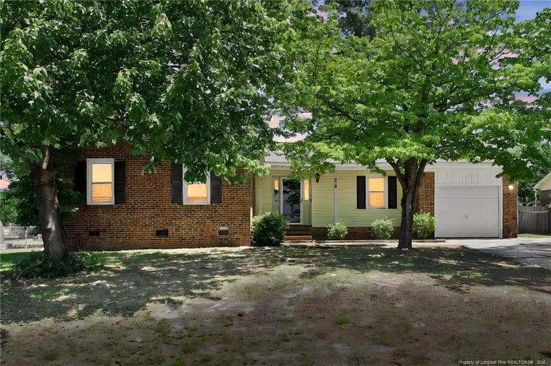 2109 Hollyridge Pl, Fayetteville, NC 28304