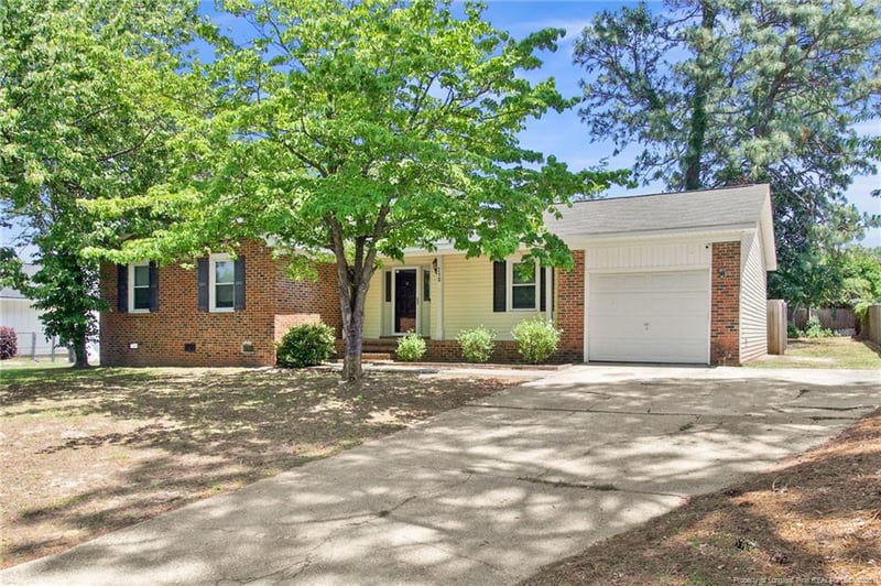 2109 Hollyridge Pl, Fayetteville, NC 28304