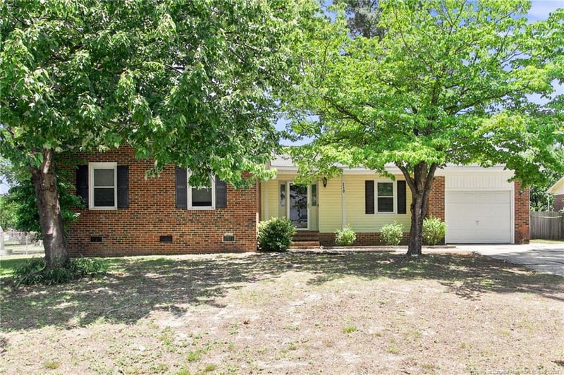 2109 Hollyridge Pl, Fayetteville, NC 28304