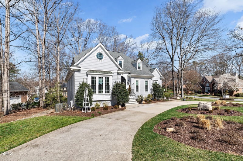 211 Bordeaux Ln, Cary, NC 27511
