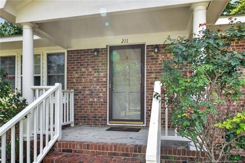 211 Burton Ave, Dunn, NC 28334