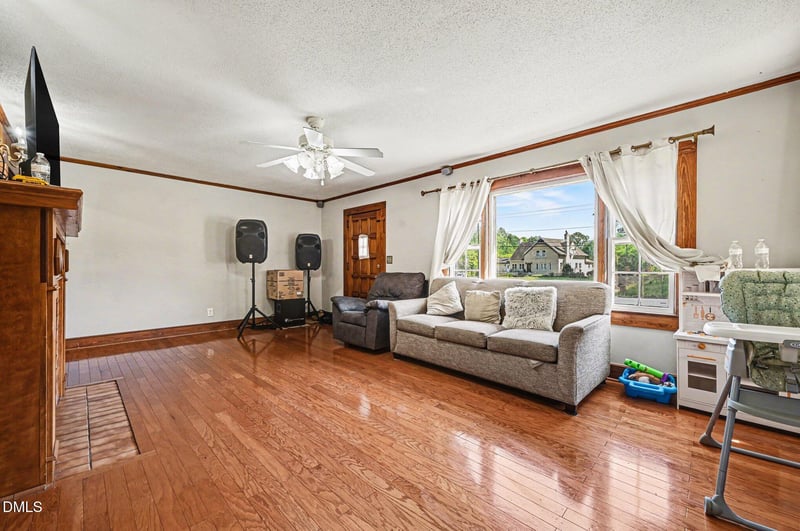 211 W Harden St, Burlington, NC 27215