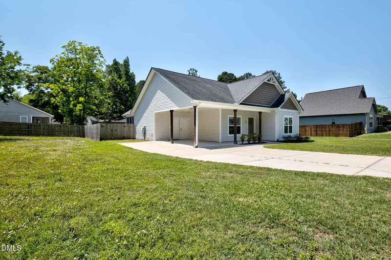 211 W Lewis St, Four Oaks, NC 27524