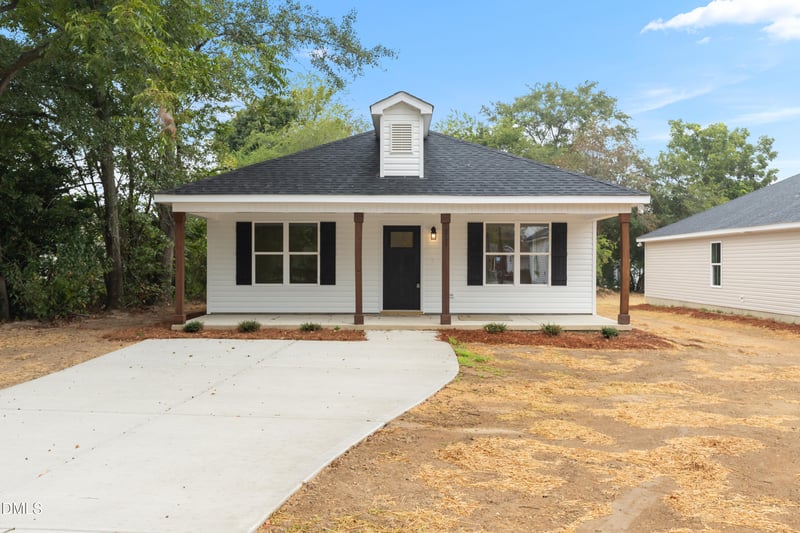 211 E Washington St, Coats, NC 27521