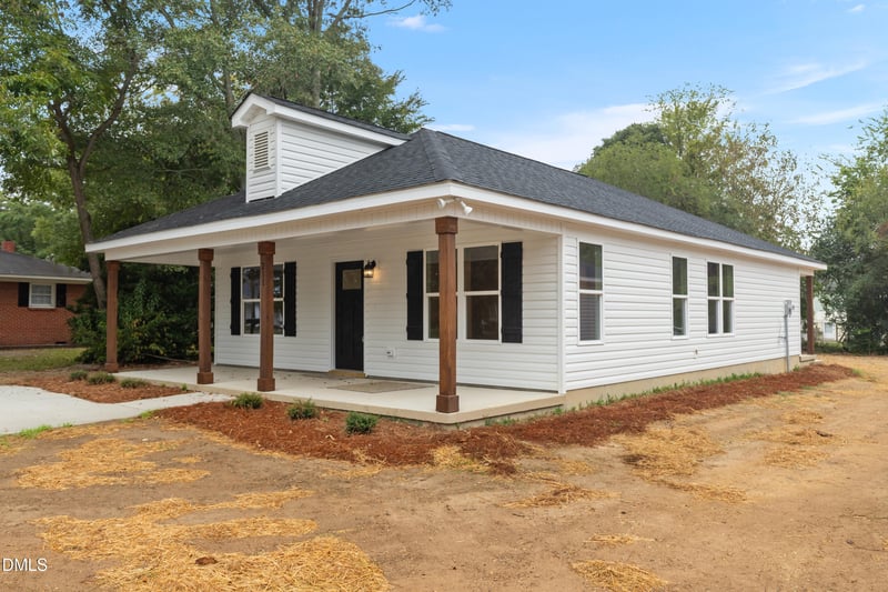 211 E Washington St, Coats, NC 27521