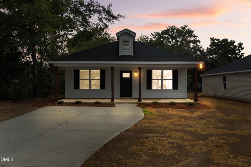211 E Washington St, Coats, NC 27521