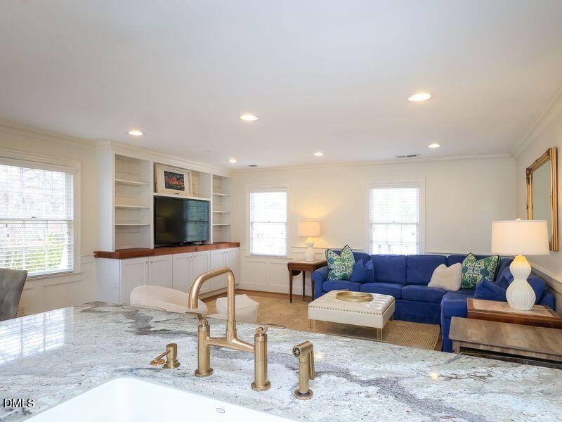 211 Westridge Dr, Raleigh, NC 27609