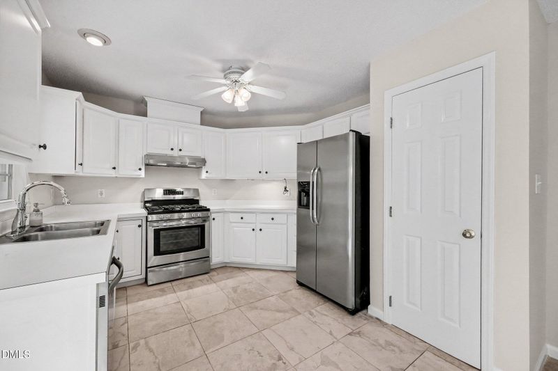 2113 Havering Pl, Raleigh, NC 27604