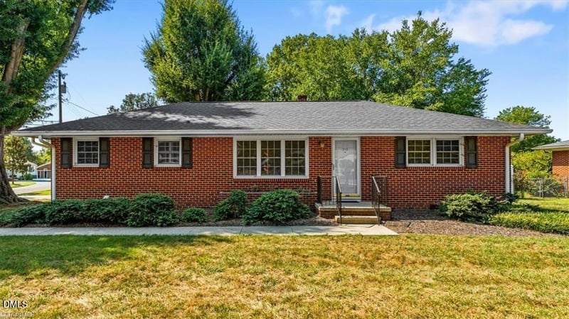 212 W Gilbreath St, Graham, NC 27253