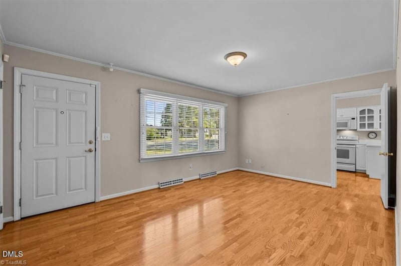 212 W Gilbreath St, Graham, NC 27253