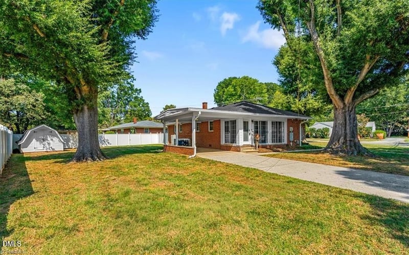 212 W Gilbreath St, Graham, NC 27253