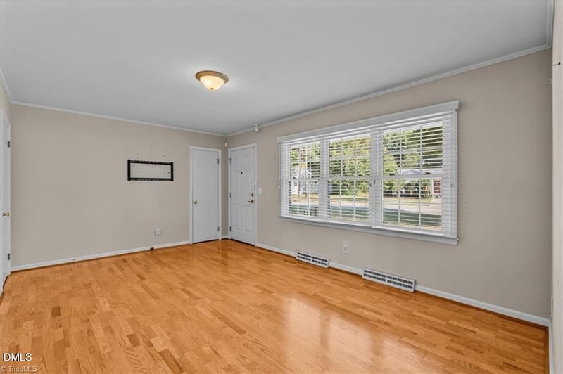 212 W Gilbreath St, Graham, NC 27253