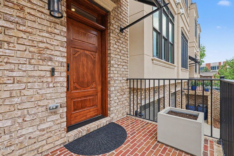 2121 Oberlin Village Dr #105, Raleigh, NC 27605