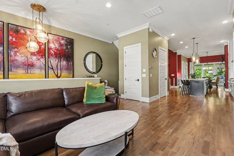 2121 Oberlin Village Dr #105, Raleigh, NC 27605