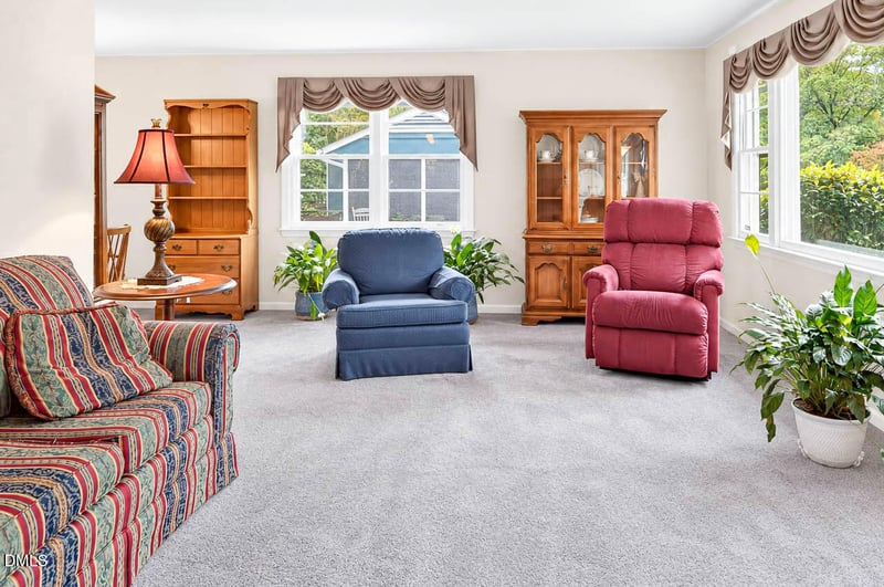 2126 Woodview Dr, Raleigh, NC 27604