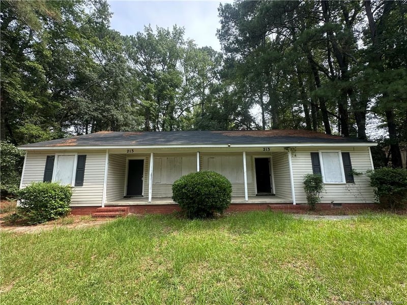 213 Colonial Dr, Fayetteville, NC 28301
