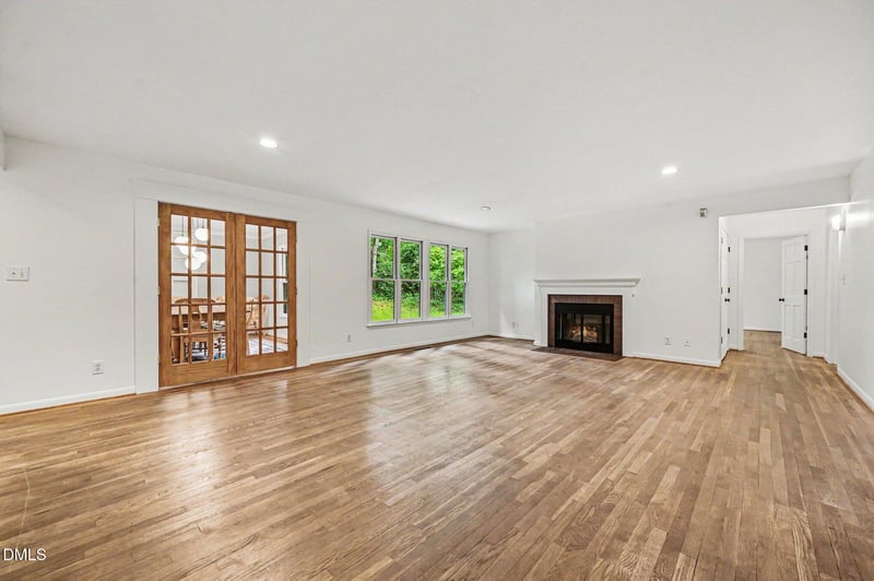 213 Hillsborough St, Chapel Hill, NC 27514