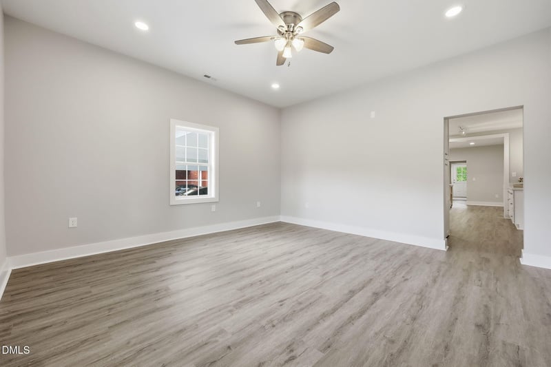 213 W Parrish Dr, Benson, NC 27504