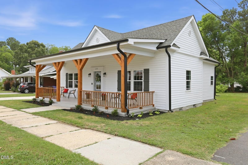 213 W Parrish Dr, Benson, NC 27504