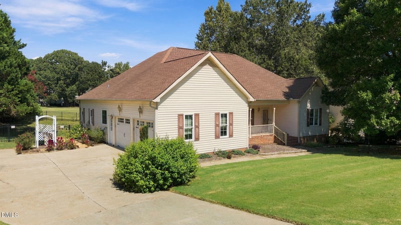 214 Parkridge Dr, Clayton, NC 27527