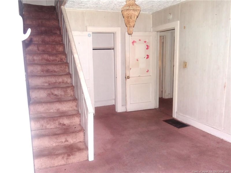 214 S Windsor Dr, Fayetteville, NC 28301