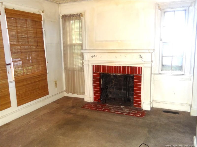 214 S Windsor Dr, Fayetteville, NC 28301
