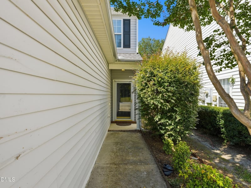 2145 Thornblade Dr, Raleigh, NC 27604