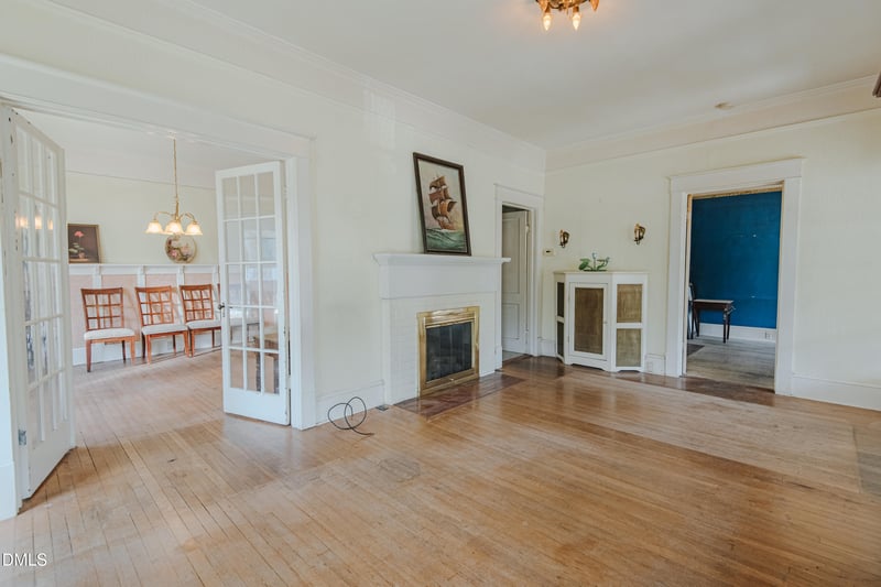 215 E 5th St, Burlington, NC 27215
