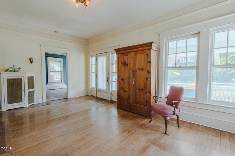 215 E 5th St, Burlington, NC 27215