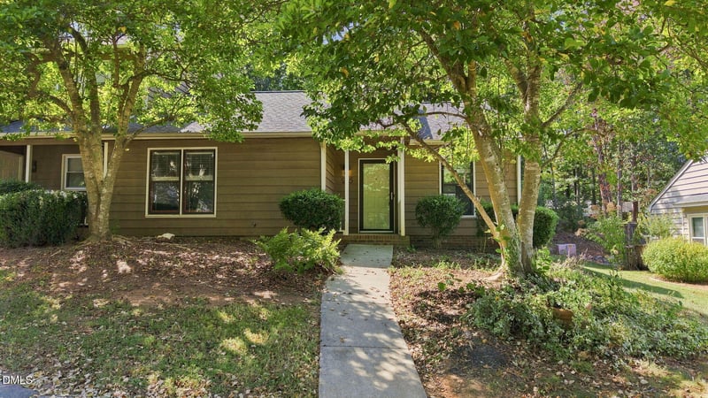 215 Applecross Dr, Cary, NC 27511