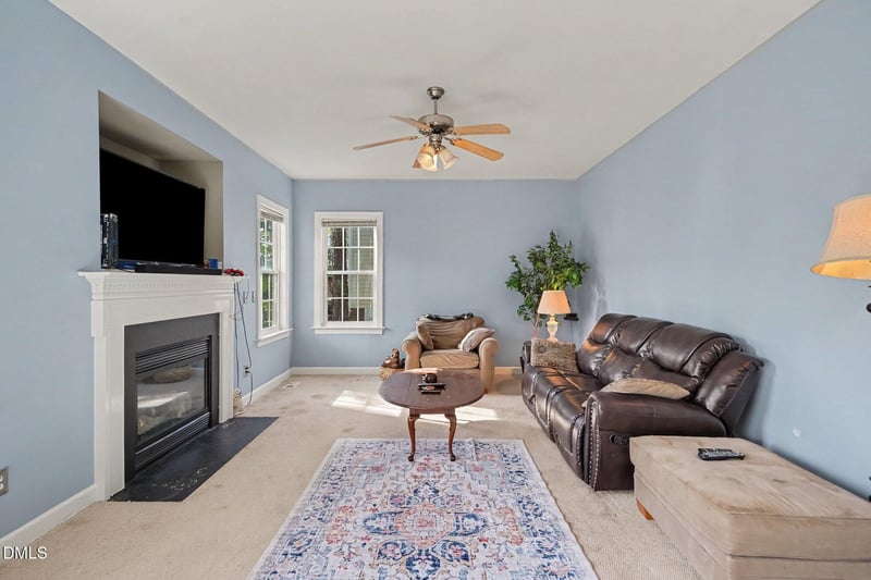 216 Powhatan Dr, Fuquay Varina, NC 27526