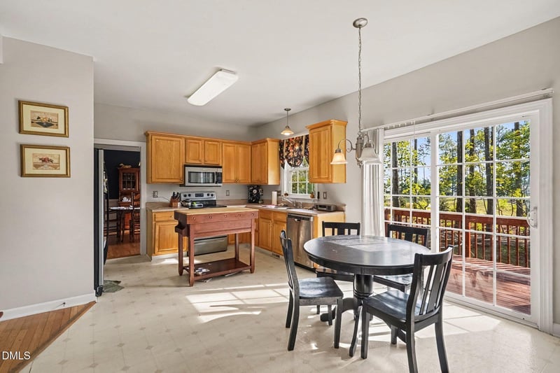 216 Powhatan Dr, Fuquay Varina, NC 27526