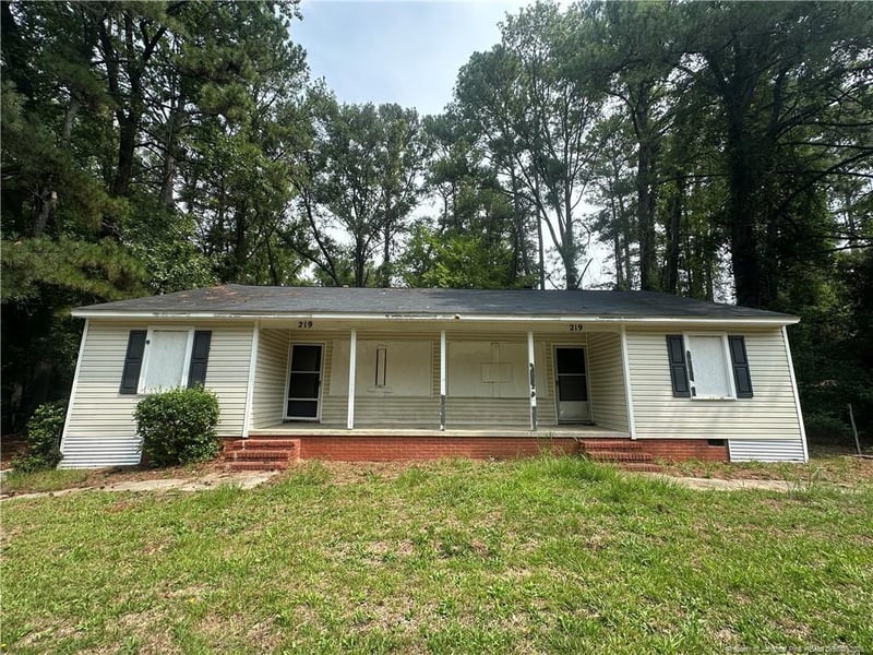 219 Colonial Dr, Fayetteville, NC 28301