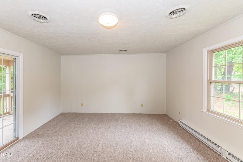 219 Windsor Dr, Roxboro, NC 27573