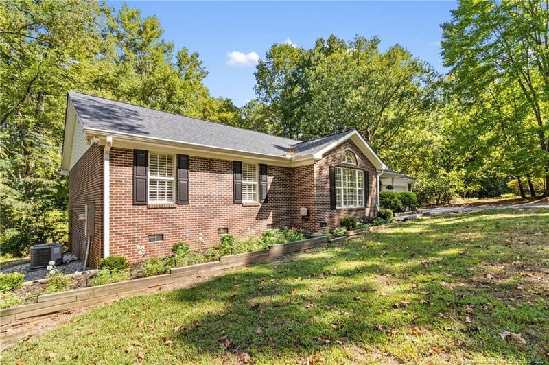 2196 Cleveland Cir, Sanford, NC 27332
