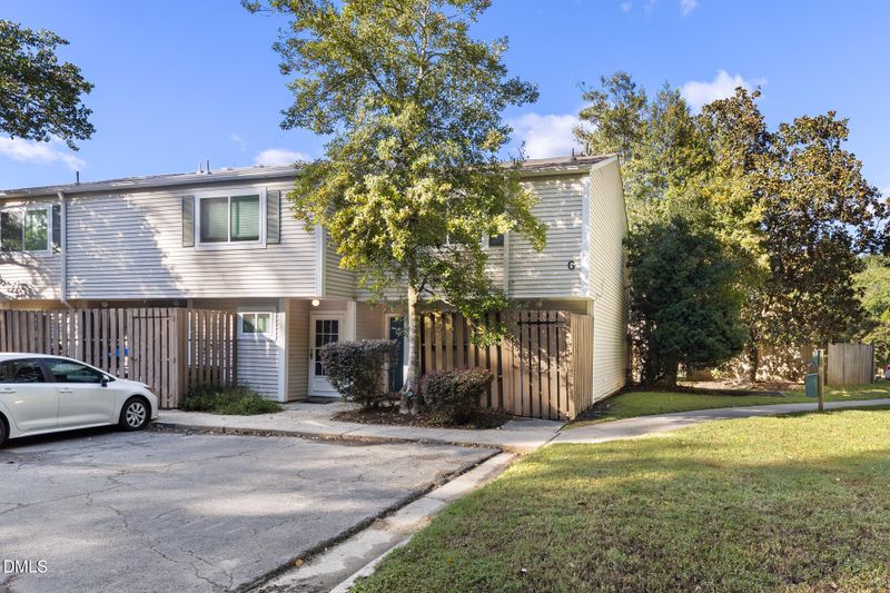 220 Elizabeth St #Apt G15, Chapel Hill, NC 27514
